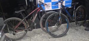 Leia mais sobre o artigo Adolescentes são detidos após vítima marcar encontro para recuperar bicicletas furtadas em Cabo Frio