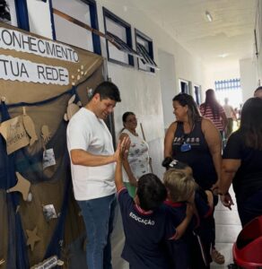 Leia mais sobre o artigo Bernardo Alcântara destaca integração durante visitas às unidades municipais de Arraial do Cabo