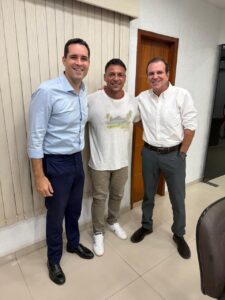 Leia mais sobre o artigo Thiago Fantinha reforça o prestígio de Arraial do Cabo e recebe em seu gabinete Eduardo Paes e Cavaliere, Prefeito e Vice do Rio de Janeiro 