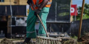 Leia mais sobre o artigo Mutirão de serviços chega ao bairro Monte Alegre II, em Cabo Frio, após período de chuvas