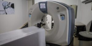 Leia mais sobre o artigo Saúde de Cabo Frio ganha novo e ultramoderno tomógrafo para dar mais rapidez e precisão aos diagnósticos