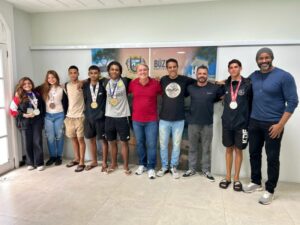 Leia mais sobre o artigo Prefeito de Búzios recebe atletas que conquistaram medalhas no Campeonato Estadual de Jiu-Jitsu