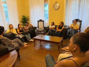 Leia mais sobre o artigo Secretária da Mulher de Búzios palestra sobre políticas públicas para mulheres na Câmara Municipal de Paraíba do Sul