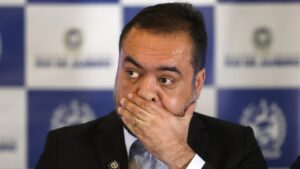 Leia mais sobre o artigo Em últimos atos, Castro fortalece Casa Civil, faz exoneração-relâmpago e muda o nome da Seap