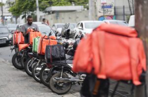 Leia mais sobre o artigo Quaest: 71% dos brasileiros são contra taxa mínima para entregas por aplicativo