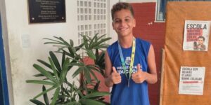 Leia mais sobre o artigo Aluno da rede municipal de Cabo Frio conquista 1º lugar na Olimpíada do Tesouro Direto de Educação Financeira