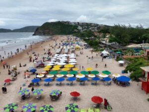 Leia mais sobre o artigo Câmara de Búzios aprova lei que proíbe ambulantes de cobrar consumação nas praias