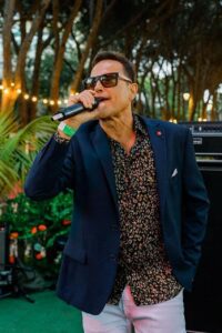 Leia mais sobre o artigo Feira do Xaréu de Arraial do Cabo celebra 3 anos com show de Sylvinho Blau Blau