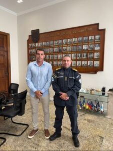 Leia mais sobre o artigo Prefeito de Iguaba Grande alinha novas ações com o Secretário de Estado, Cel. Sylvio Guerra, e Cel. Andréia Ferreira para manter o município como referência de proteção na Região dos Lagos.