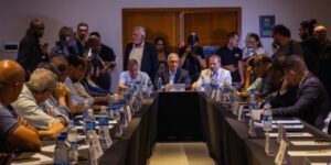 Leia mais sobre o artigo Cabo Frio sedia encontro de prefeitos para debater possível redistribuição dos royalties do petróleo