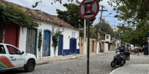 Leia mais sobre o artigo Prefeitura de Cabo Frio implanta nova sinalização viária no entorno do Largo de São Benedito, na Passagem