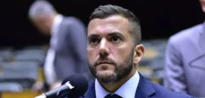 Leia mais sobre o artigo PGE se manifesta pela inelegibilidade do deputado federal Carlos Jordy em processo sobre irregularidade na eleição de Niterói