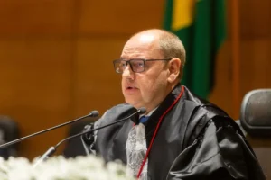 Leia mais sobre o artigo Governador interino do RJ dobra salário com viagens para a Europa