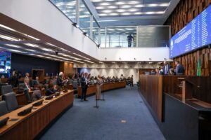 Leia mais sobre o artigo Alerj aprova projeto do ICMS Educacional após atraso que fez municípios perderem R$ 117 milhões em verbas federais