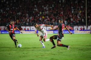 Leia mais sobre o artigo Flamengo passa vexame, perde para o Vitória e é eliminado da Copa do Brasil