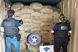 Leia mais sobre o artigo Polícia Federal investiga esquema de tráfico internacional de drogas no Porto do Rio