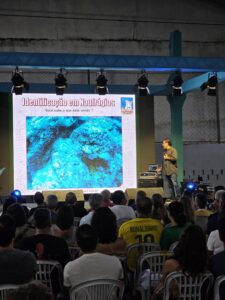 Leia mais sobre o artigo Com lendas do esporte, Arraial do Cabo inicia festival para celebrar o mergulho nacional