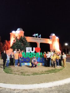 Leia mais sobre o artigo Maio Laranja tem início em Arraial do Cabo com iluminação simbólica no Pórtico