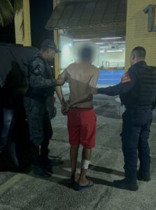 Leia mais sobre o artigo Suspeito de assédio em Arraial do Cabo é preso por estupro de vulnerável após ser detido por populares