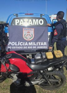 Leia mais sobre o artigo Ação integrada apreende mais de mil papelotes de droga e prende suspeito em Arraial do Cabo