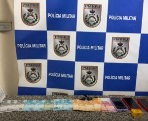 Leia mais sobre o artigo Homens são detidos após efetuarem compras com notas falsas em São Pedro da Aldeia