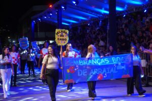 Leia mais sobre o artigo Unidades Municipais de Ensino se preparam para transformar o desfile cívico em grande espetáculo popular em Arraial do Cabo