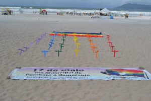 Leia mais sobre o artigo Cabo Frio realiza ato na Praia do Forte em memória das vítimas da LGBTIfobia no Dia Municipal de Combate à Violência