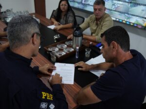 Leia mais sobre o artigo Iguaba Grande fortalece segurança pública com acordo de cooperação técnica com a PRF