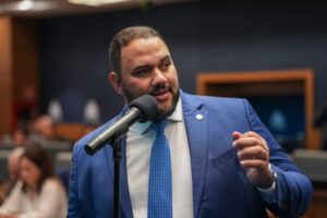 Leia mais sobre o artigo Rei preso, rei posto: começa na Alerj a corrida pela presidência da Comissão de Minas e Energia, que estava com Thiago Rangel