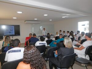 Leia mais sobre o artigo Hospital Municipal Rodolpho Perissé realiza treinamento sobre uso do DEA para equipes de urgência e trauma