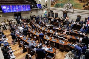 Leia mais sobre o artigo Câmara do Rio aprova mudança em decreto que autoriza empréstimo de até R$ 1,8 bilhão para o BRT; oposição reage e alega ‘falta de estudo do impacto da dívida’