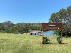 Leia mais sobre o artigo Prefeitura de Búzios realiza ação de educação ambiental e valorização da cultura caiçara na Lagoa da Ferradura