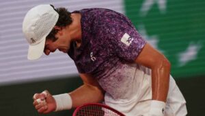 Leia mais sobre o artigo João Fonseca vence Casper Ruud, vai às quartas em Roland Garros e encerra jejum de 22 anos