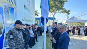 Leia mais sobre o artigo Iguaba Grande inicia celebrações pelos 31 anos com hasteamento da bandeira e homenagem a servidores