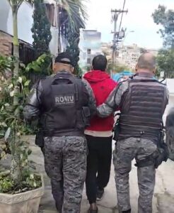 Leia mais sobre o artigo Guarda Municipal prende homem por dano ao patrimônio público no Centro de Arraial do Cabo