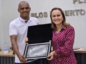 Leia mais sobre o artigo DEPUTADA DANIELA DO WAGUINHO CUMPRE AGENDA EM CAMBUCI, VISITA PROJETOS E RECEBE TÍTULO DE CIDADÃ CAMBUCIENSE