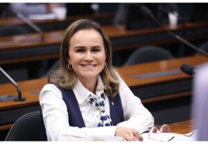 Leia mais sobre o artigo DEPUTADA DANIELA DO WAGUINHO APRESENTA PROJETO DE LEI PARA GARANTIR CEP E CIDADANIA A MILHÕES DE BRASILEIROS