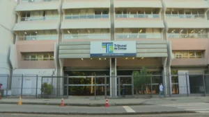 Leia mais sobre o artigo Penduricalhos: procuradores do TCE-RJ receberam salários de R$ 4,2 milhões em um único mês