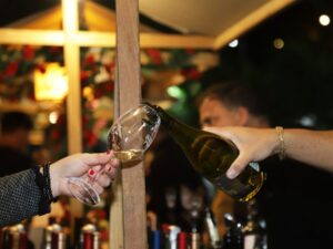 Leia mais sobre o artigo Wine in Búzios 2026 movimenta a cidade com cinco dias de degustações, música e experiências exclusivas