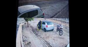 Leia mais sobre o artigo Mulher leva tapa no rosto e tem celular roubado na porta de casa em Cabo Frio