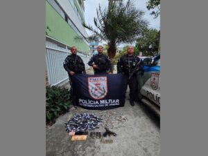 Leia mais sobre o artigo Suspeito é baleado e outro é preso durante ação da PM em comunidade de Arraial do Cabo