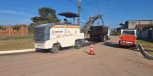 Leia mais sobre o artigo Prefeitura de Cabo Frio inicia pavimentação da 5ª Avenida e conclui obras na Rua Orlando Bragança, em Tamoios