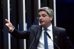 Leia mais sobre o artigo O exército de Portinho: senador apresenta a lista de 30 prefeitos que já declararam apoio à sua reeleição