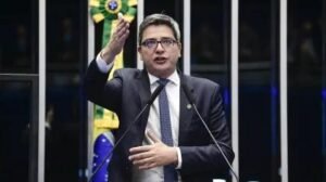 Leia mais sobre o artigo Portinho será candidato à reeleição pelo PL; Flávio Bolsonaro decide que senador ficará com a vaga deixada por Cláudio Castro
