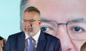 Leia mais sobre o artigo Mesmo com tornozeleira, ex-prefeito de Belford Roxo não quer abrir mão da candidatura ao Senado