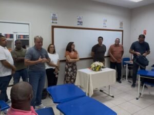 Leia mais sobre o artigo Prefeitura de Búzios entrega material escolar para estudantes da EJA