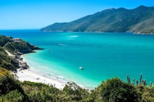 Leia mais sobre o artigo Pontal do Atalaia é eleita uma das 50 melhores praias do mundo por ranking internacional