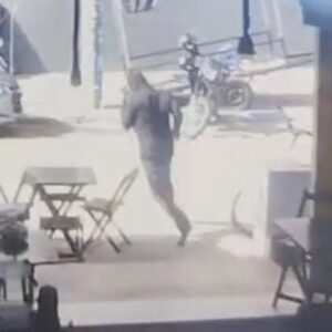 Leia mais sobre o artigo Dona de restaurante é morta a tiros na cozinha do estabelecimento em Cabo Frio