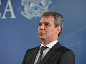 Leia mais sobre o artigo Força-tarefa coordenada pelo Ministério da Justiça investiga ligação de mais de mil postos do Rio com o crime organizado