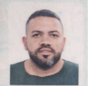 Leia mais sobre o artigo Motorista de aplicativo é executado a tiros na frente da esposa e da filha em Cabo Frio